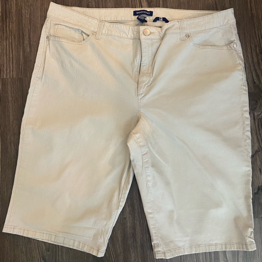 Bandolino Khaki Shorts